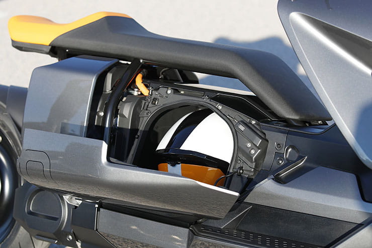 2022 BMW CE 04 Electric Scooter Review Price Spec Details_18