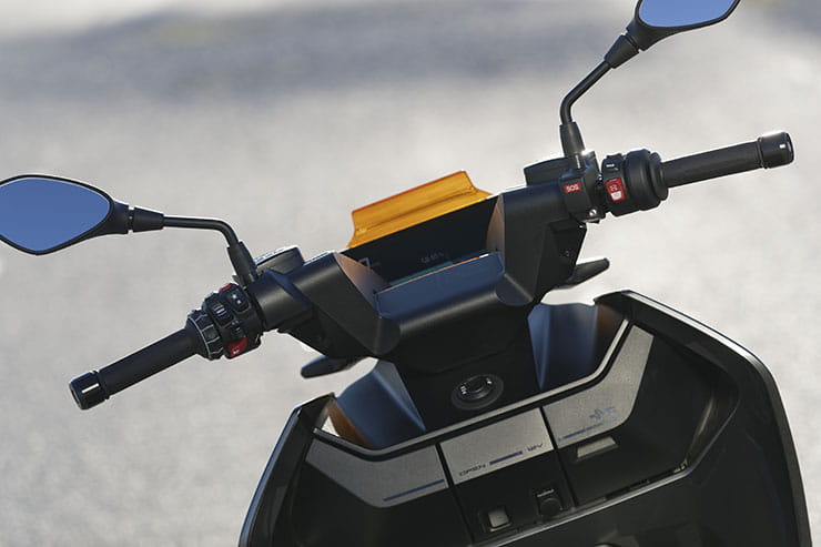 2022 BMW CE 04 Electric Scooter Review Price Spec Details_36