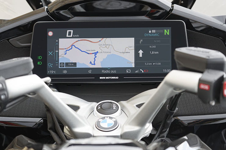 BMW K1600 GT GTL Bagger Grand America Review Price Spec_07