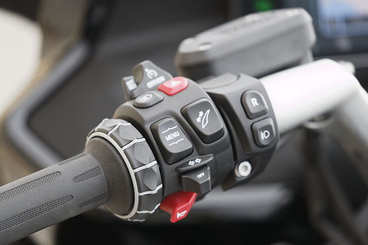 BMW K1600 GT GTL Bagger Grand America Review Price Spec_20