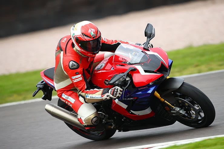Honda Fireblade Road Superstock Superbike Comparison_013