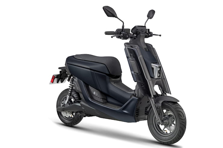 Yamaha EMF scooter plugs into Gogoro swappable battery solution_02